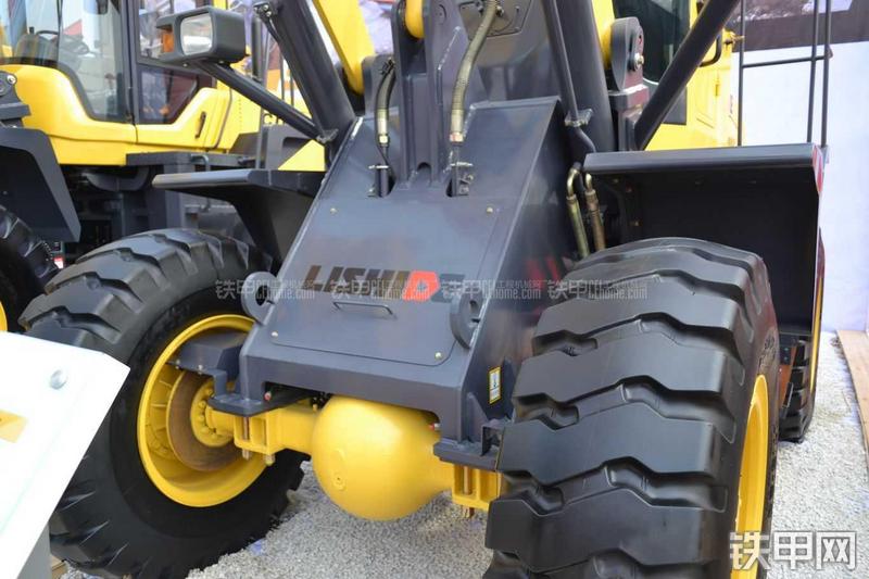 力士德CL938-2装载机局部