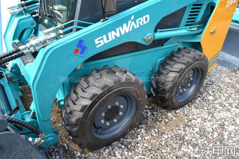 山河智能SWL2820滑移装载机局部