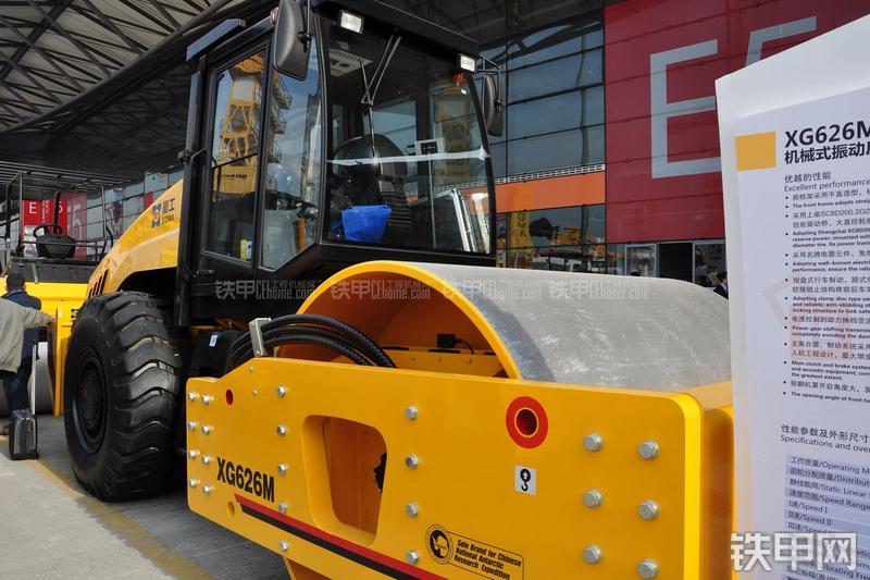 厦工XG626M压路机整机外观