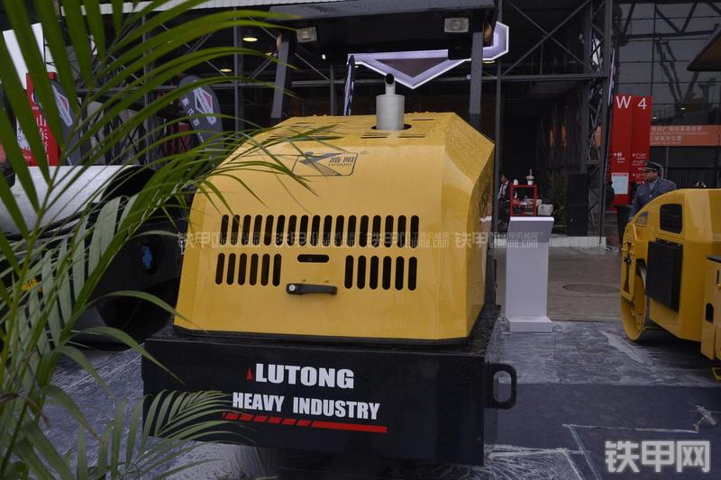 洛阳路通LTS204H压路机局部