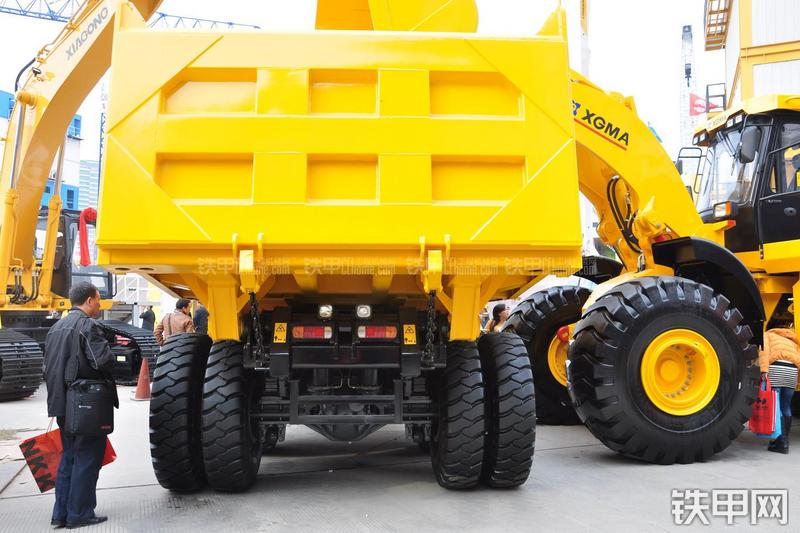 厦工XGQ3650G非公路自卸车局部