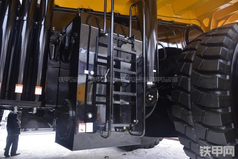 三一重工SET230非公路自卸车局部