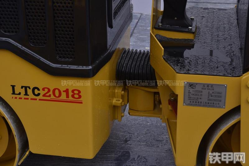 洛阳路通LTC2018压路机局部