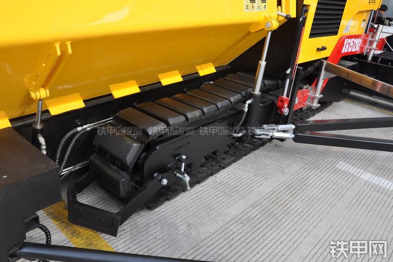 厦工XG151201沥青摊铺机局部