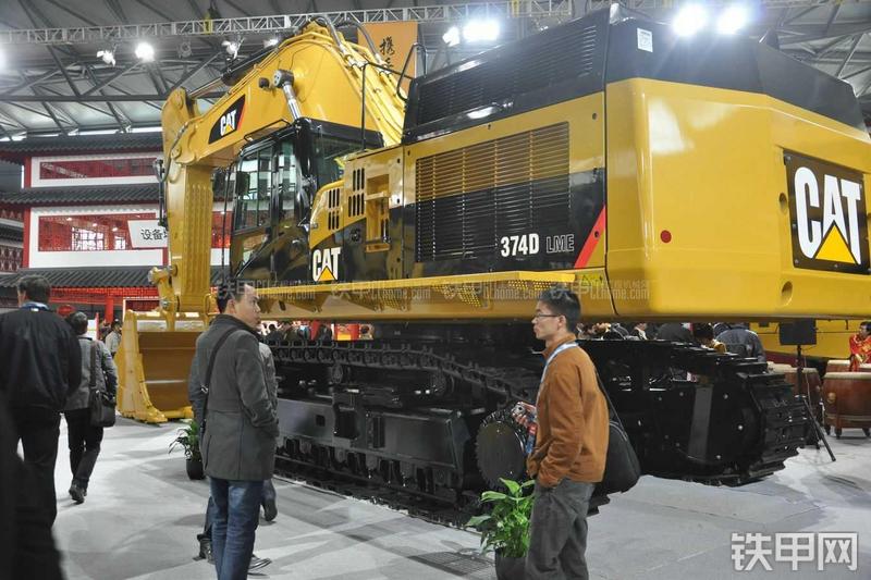 卡特彼勒374DL挖掘机整机外观