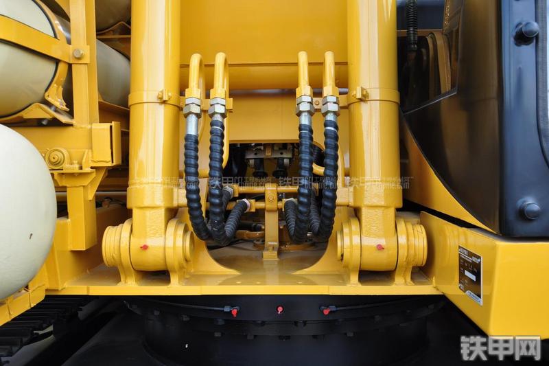 厦工XG822CNG天然气挖掘机局部