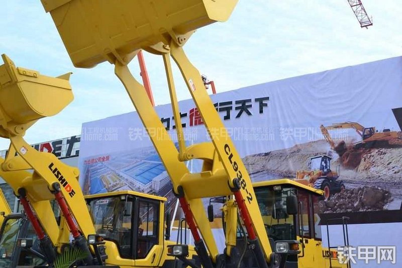 力士德CL938-2装载机整机外观