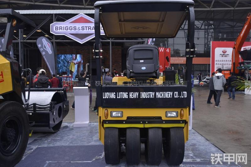 洛阳路通LTC203P压路机局部