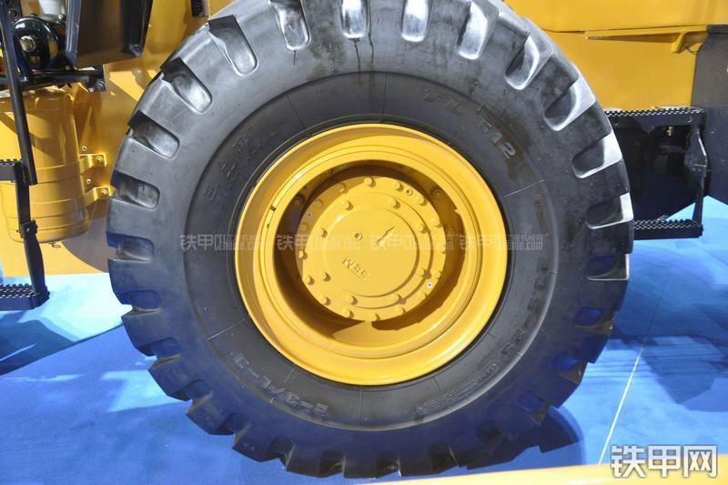 山工SEM650B装载机局部