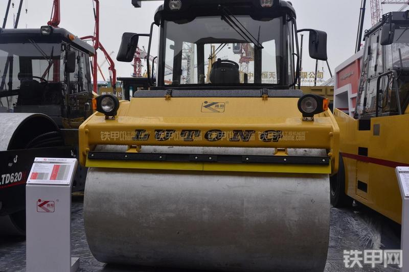 洛阳路通LTC212全液压压路机局部