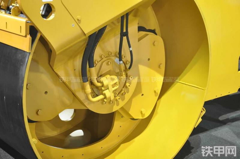 卡特彼勒CB543D-XW压路机局部