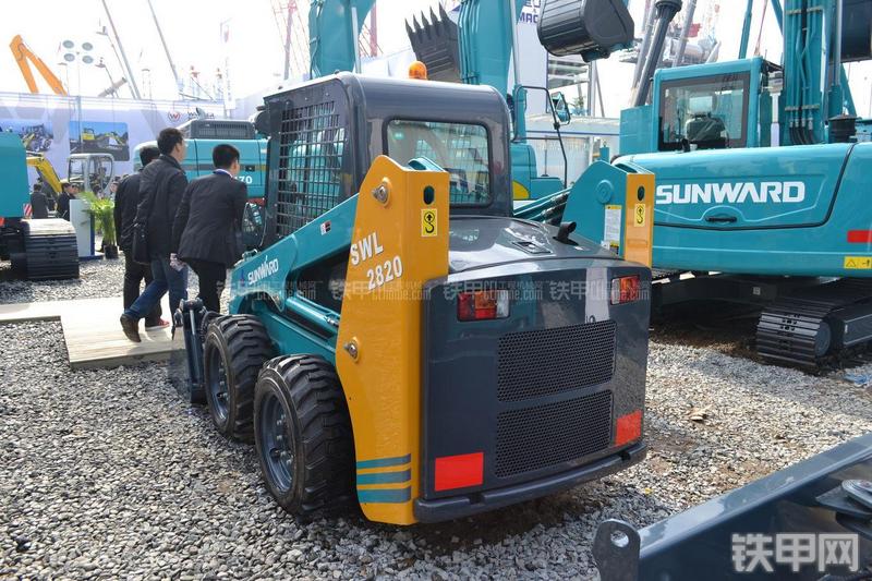山河智能SWL2820滑移装载机局部