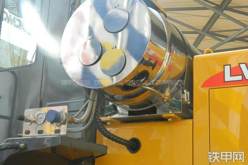 徐工LW600K天然气装载机局部