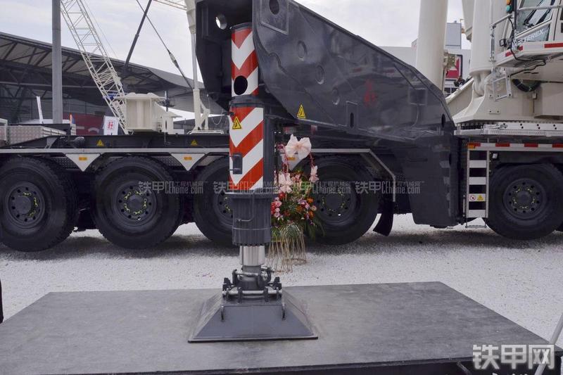 特雷克斯AC1000起重机局部