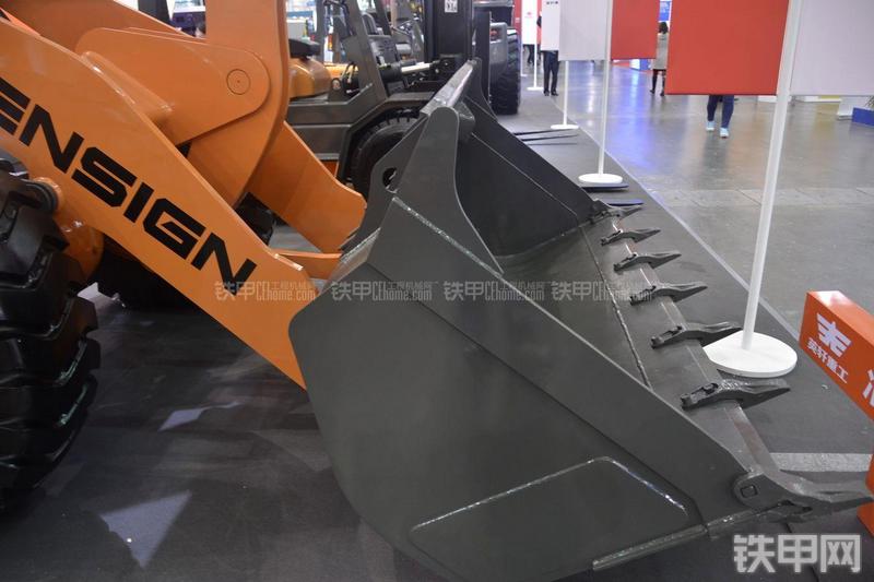 英轩重工YX635装载机展会( )