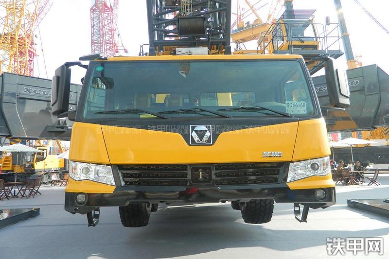 徐工XCL800起重机局部