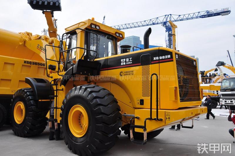 厦工XG982H装载机整机外观