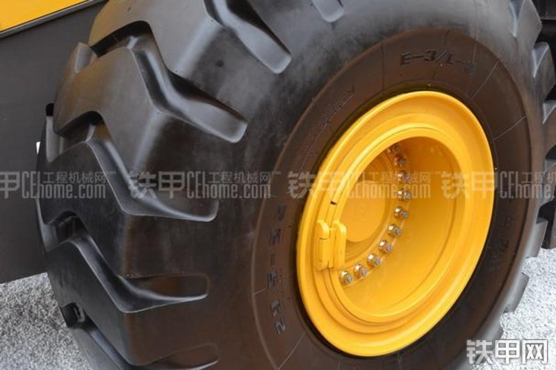 山东临工LG989装载机局部