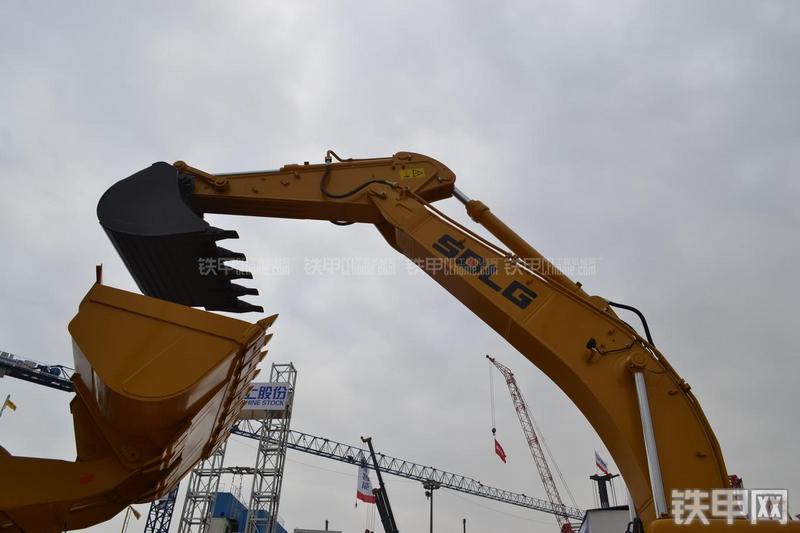 山东临工LG6360E挖掘机局部