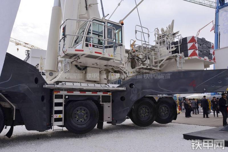 特雷克斯AC1000起重机局部