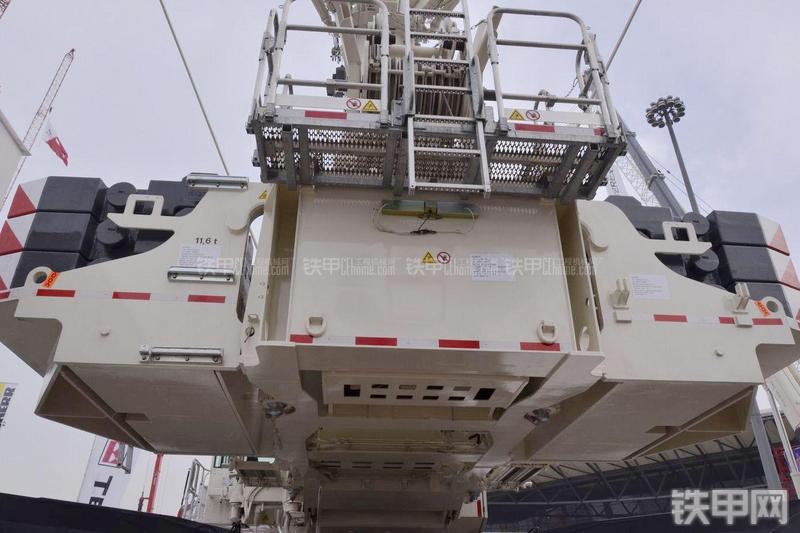 特雷克斯AC1000起重机局部