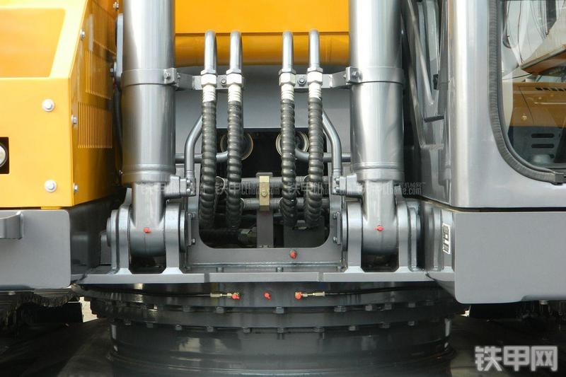 徐工XE215HB挖掘机局部