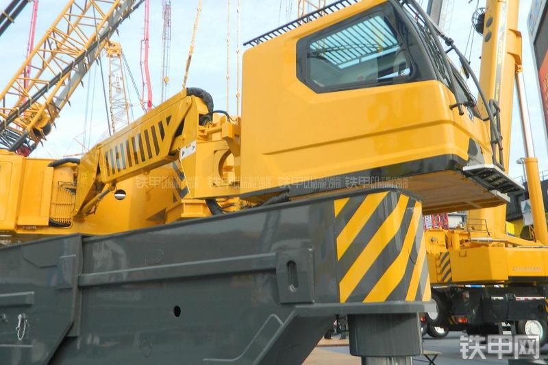 徐工SCA5000起重机局部