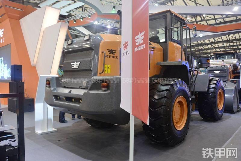 英轩重工YX667装载机整机外观
