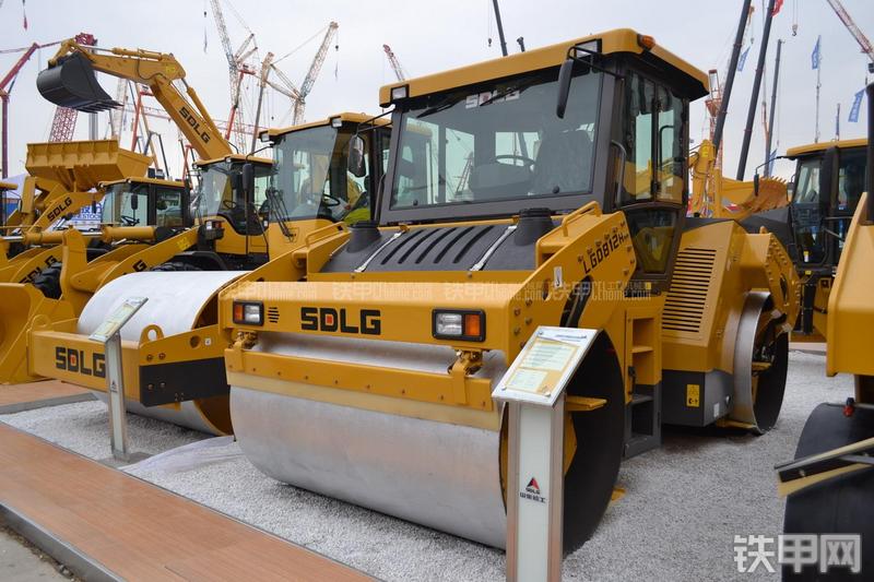 山东临工LGD812H压路机局部
