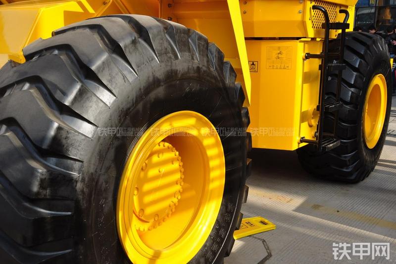 厦工XG956H装载机局部