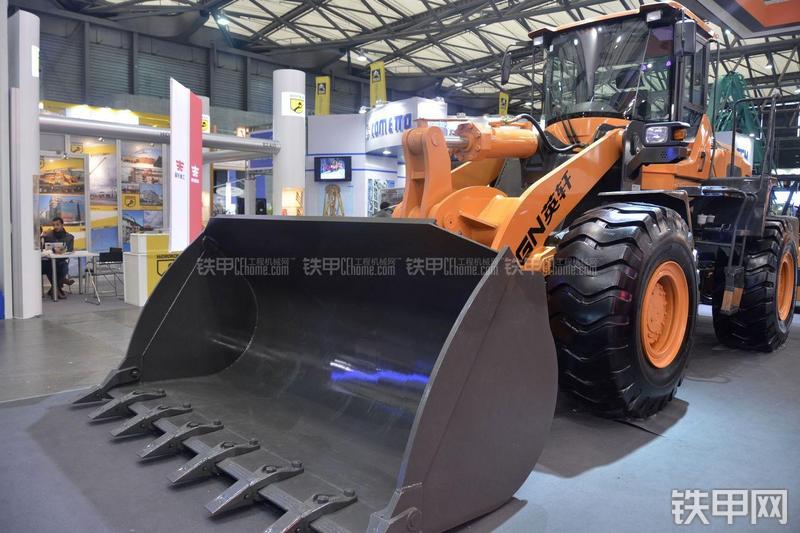 英轩重工YX667装载机整机外观