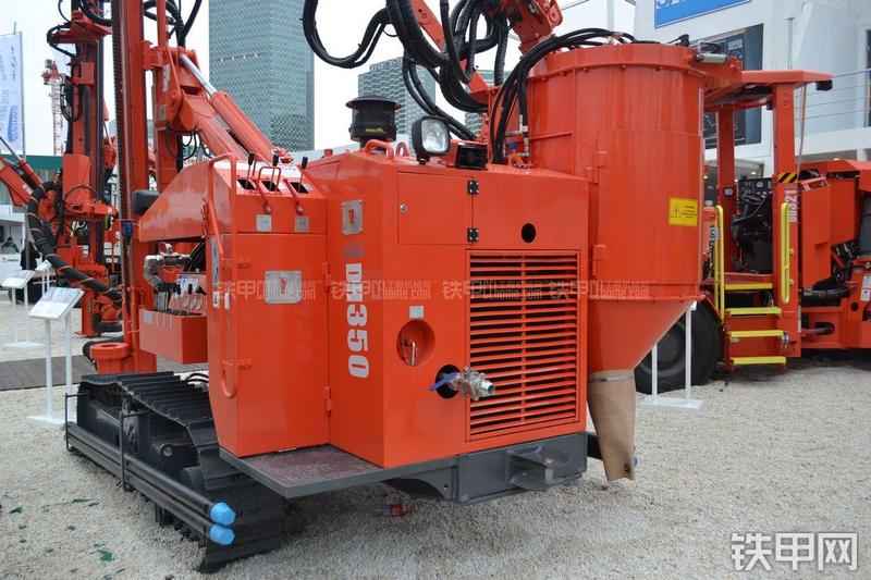 山特维克DH350凿岩钻机局部