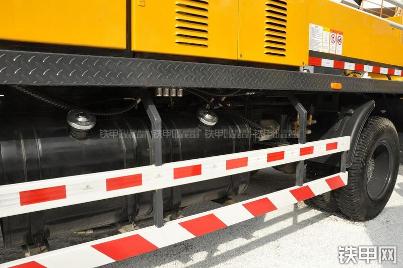 山推HJC5121THB-18I车载泵局部