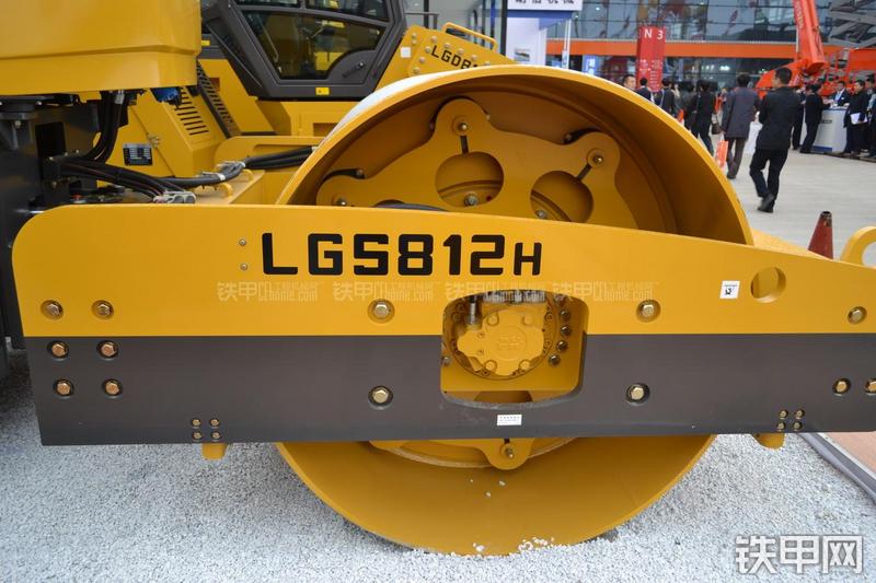 山东临工LGS812H压路机局部
