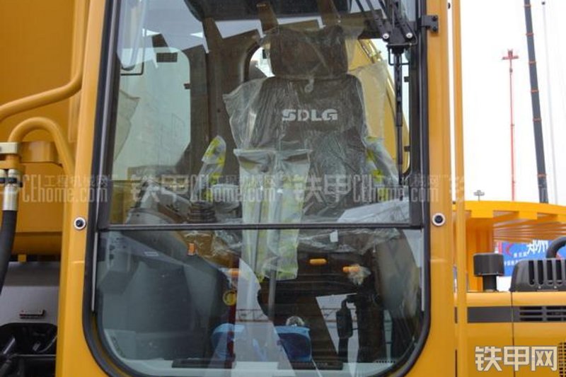 山东临工LG6360E挖掘机局部