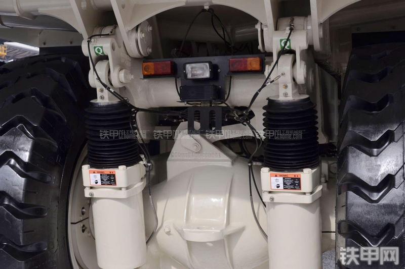 特雷克斯TR50非公路自卸车局部