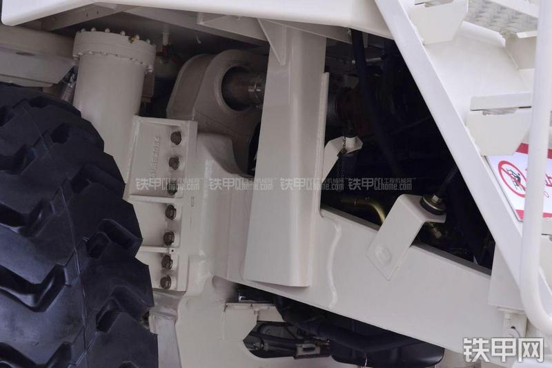 特雷克斯TR50非公路自卸车局部