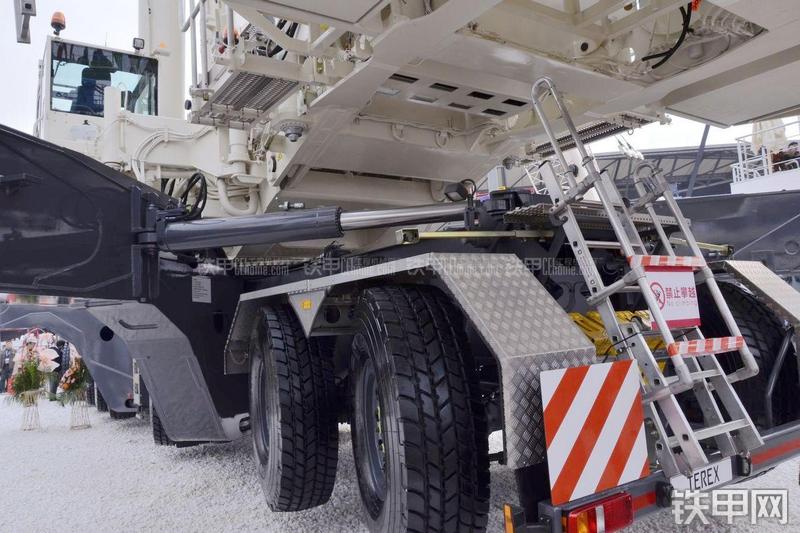 特雷克斯AC1000起重机局部