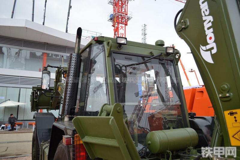 詹阳重工GDG130多用工程车挖掘装载机局部