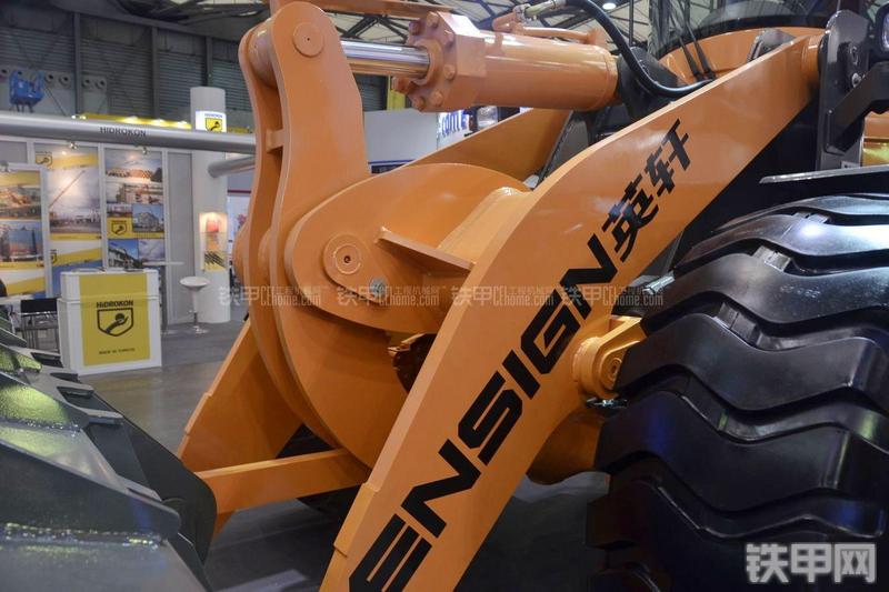 英轩重工YX667装载机局部