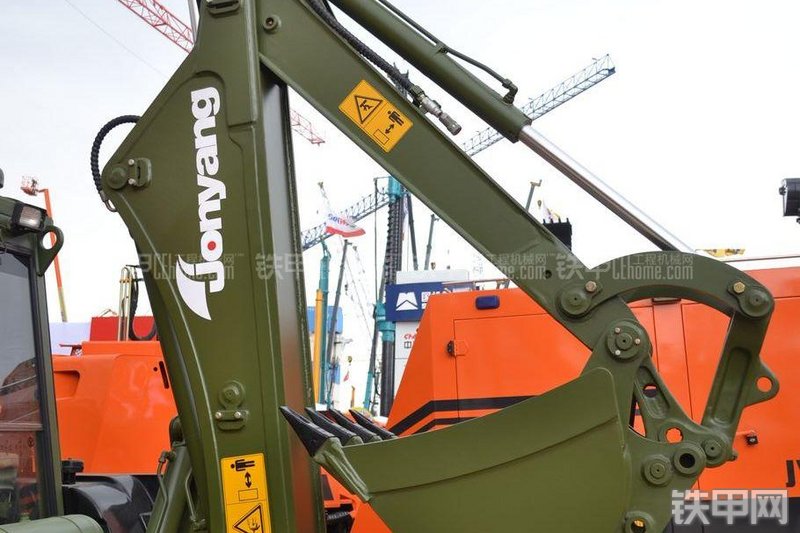 詹阳重工GDG130多用工程车挖掘装载机局部