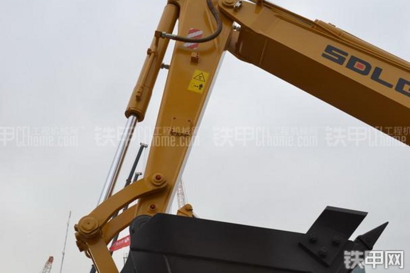 山东临工LG690E挖掘机局部