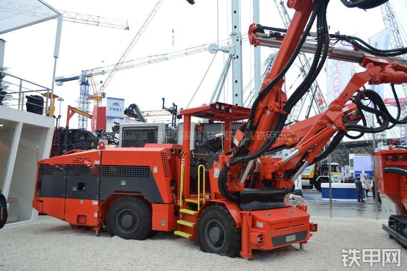 山特维克DD321凿岩钻机整机外观