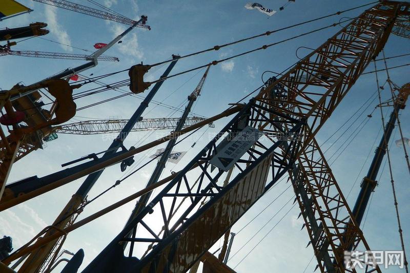 徐工XCL800起重机局部