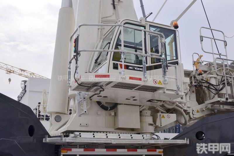 特雷克斯AC1000起重机局部