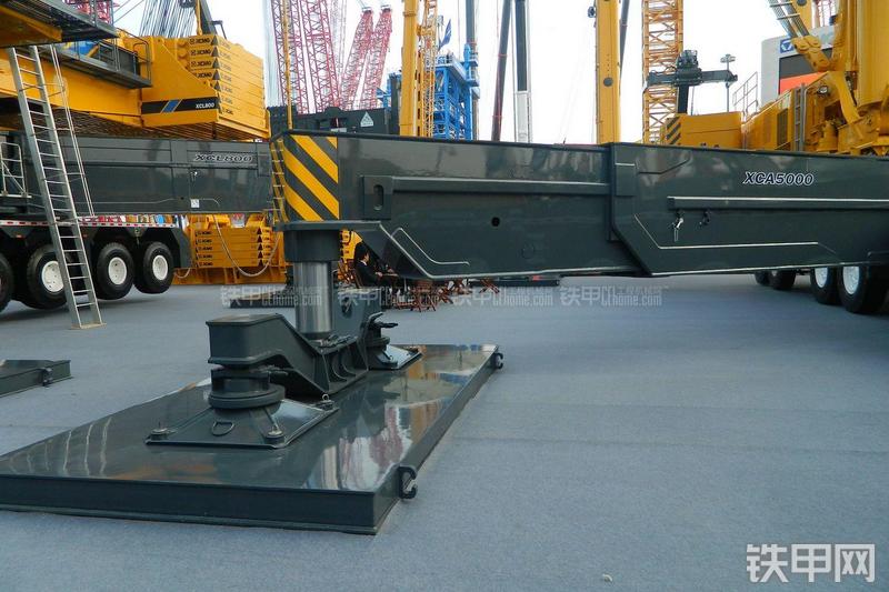 徐工SCA5000起重机局部