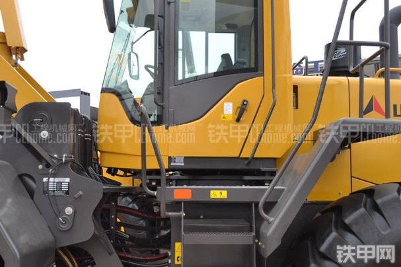 山东临工LG989装载机局部