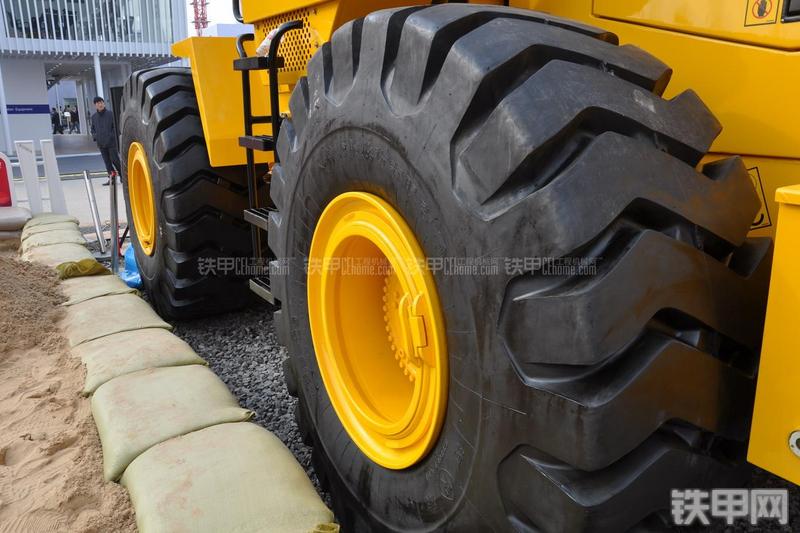 厦工XG962H装载机局部