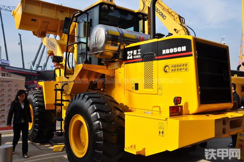 厦工XG956H装载机局部