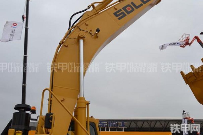 山东临工LG6360E挖掘机局部